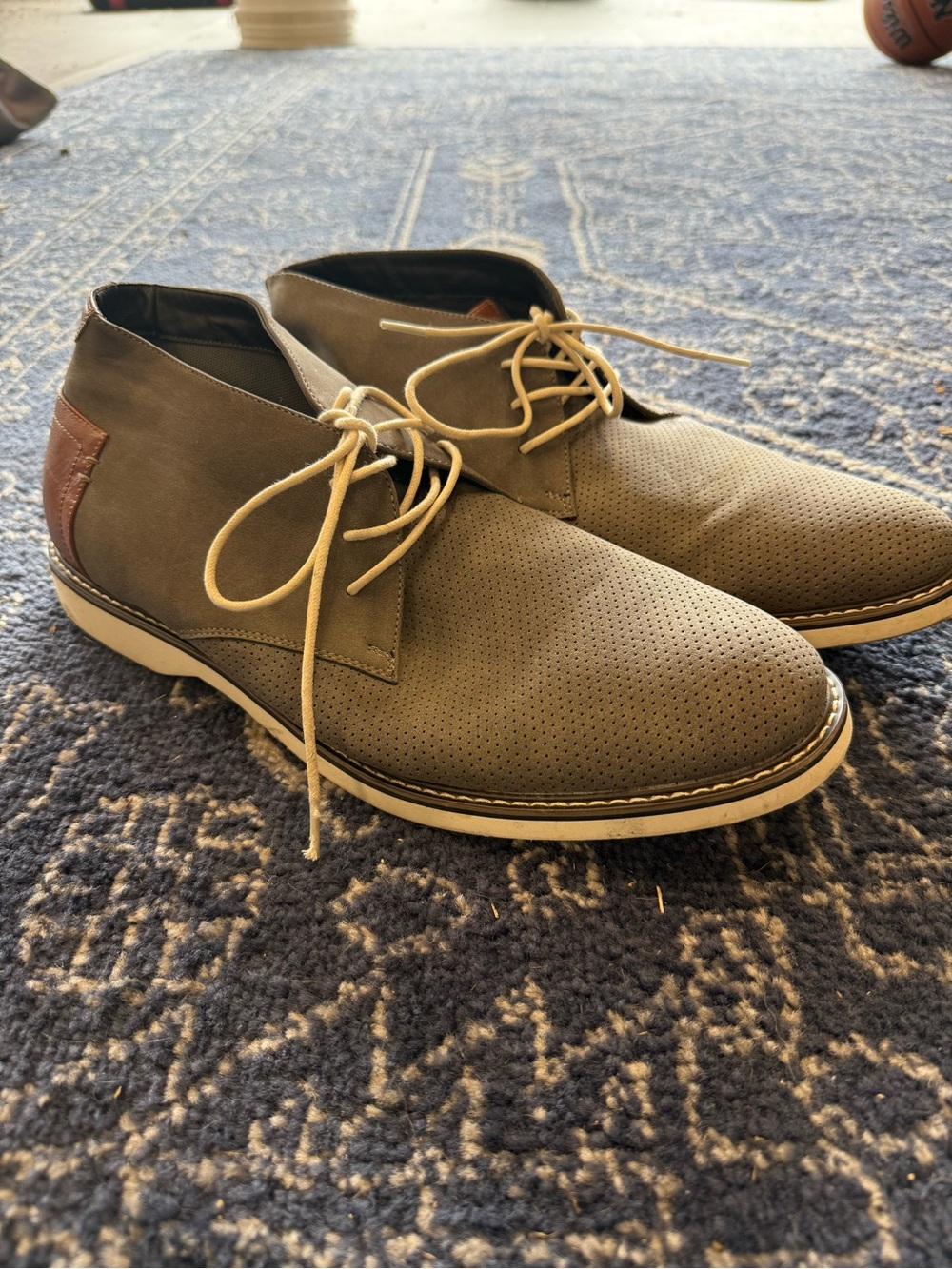 Men's Casual Lace-Up Chukka Boots in Gray